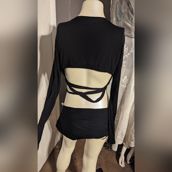 Black long sleeve crop top strapy Urban outfitters sexy club yoga swoop neck - Picture 3 of 8